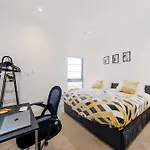 Long Term Stays O2-Canary Wharf-Excel- Contractors-Families-Corporate People- Wifi 500Mb-Flex Checkin-Shops-Train Station