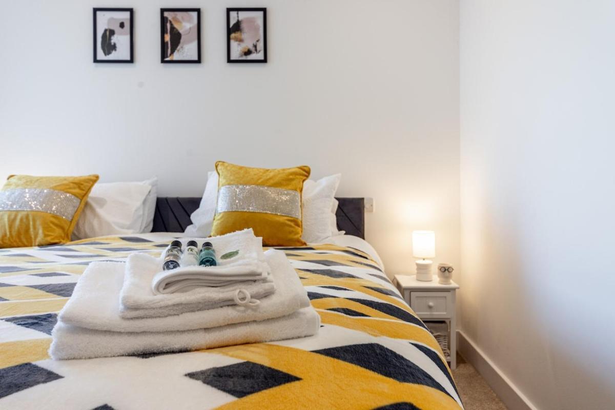 Apartment Long Term O2-canary Wharf-excel- Contractors-families-corporate People- Wifi 500mb-flex Checkin-shops-train Station