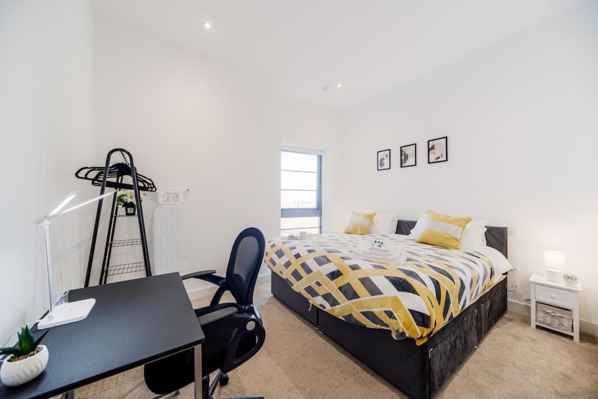 Apartment Long Term O2-canary Wharf-excel- Contractors-families-corporate People- Wifi 500mb-flex Checkin-shops-train Station *