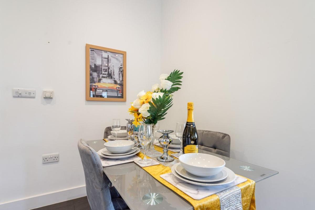 Long Term O2-canary Wharf-excel- Contractors-families-corporate People- Wifi 500mb-flex Checkin-shops-train Station London
