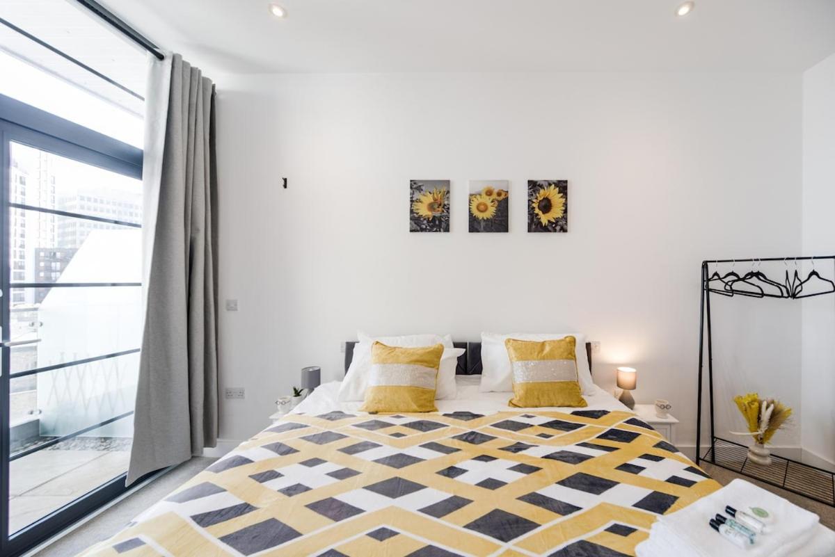 Apartment Long Term O2-canary Wharf-excel- Contractors-families-corporate People- Wifi 500mb-flex Checkin-shops-train Station London