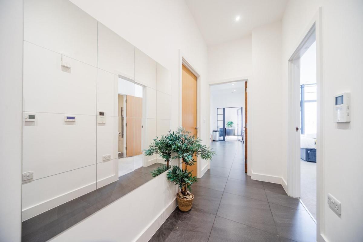 Long Term O2-canary Wharf-excel- Contractors-families-corporate People- Wifi 500mb-flex Checkin-shops-train Station Apartment *