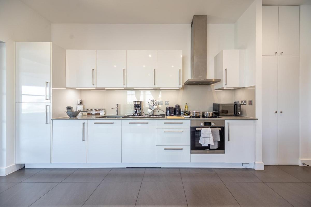 Long Term O2-canary Wharf-excel- Contractors-families-corporate People- Wifi 500mb-flex Checkin-shops-train Station *